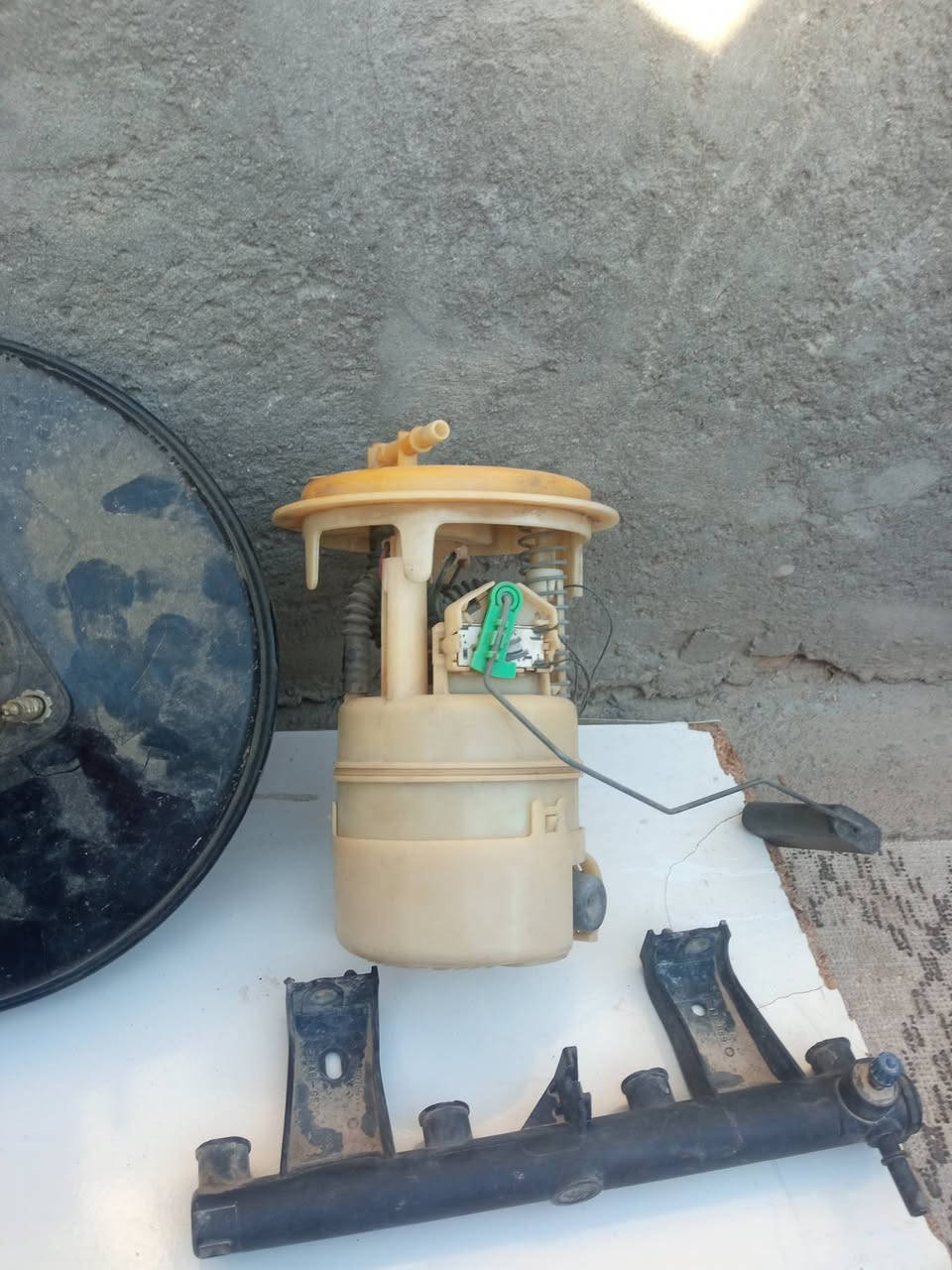 السلام عليكم ورحمه الله غراض بيجو 370  عنبار بريك وداينمو عدد 2جبيرة والزغيره قاعده فيت بم اصلي وتحكم اشيار اصلية بسعر مناسب جدا الكل نظافه 90%للتواصل ***********
