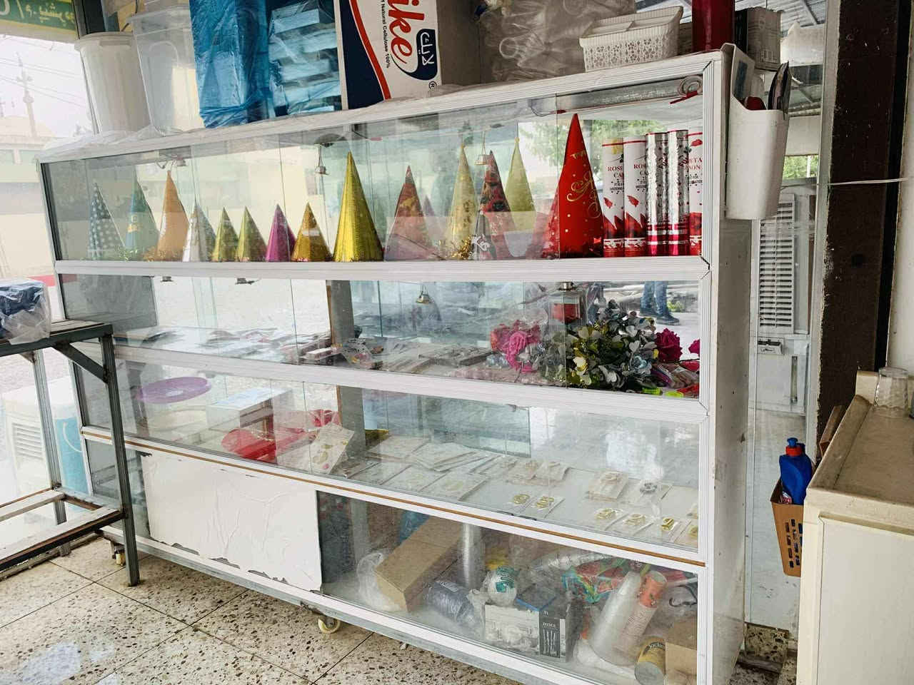 ***********
ئەشیایی(کەلو پەل ) دووکانی شیرینی و ساردەمەنی 
١-جیهازی دۆندرمە
٢-جیهازی ئەزبەری
٣-بەرادی شیرینی و کێک 
٤-ڕەفەی کەل و پەل
٥-جیهازی گوڵەبەڕۆژە 

ژ.م:***********

ناونیشان:قەزایی ڕانیە Singapore
