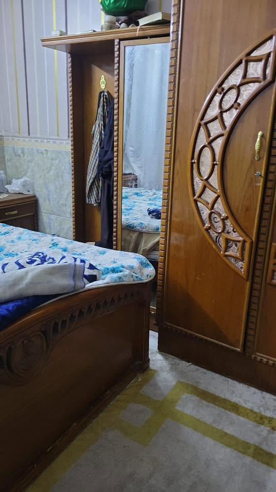 السلام عليكم غرفه اخشاب للبيع وتخم ملكي للاستفسار ***********
