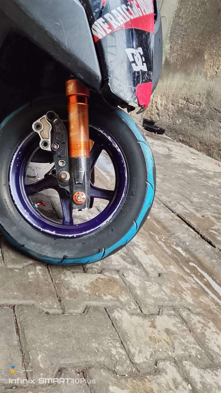 السلام عليكم ثعلب للبيع دراجه كامله بس طافيه بيهه نقص عقل ابيع كوم حديد رايدهه ب ٣٥٠ قفل مكاني اعضميه ***********
