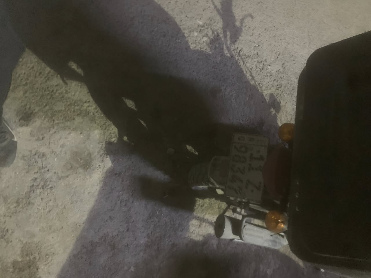 السلام عليكم للبيع بوكسر ٢٣ مرقمه باسمي تحوليه ثاني يوم سعره مليوينين و٦٠٠ وبيه مجال مكاني شارع حيفا ***********
