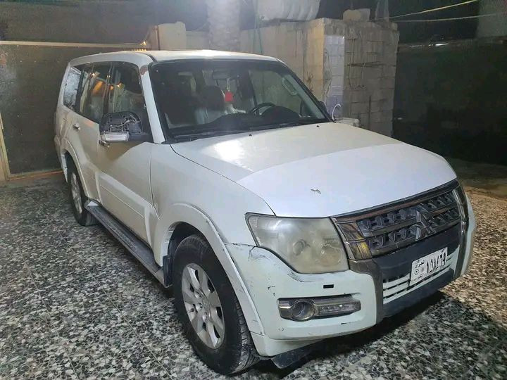 سلام عليكم 
مراوس باجيرو 2009محدثه 15
مجفيه و معمره ومكينه بيه تبخير 
الرقم صدامي بسمي وعليه غرامه 
مليون ونص تقريبا ننتفق عليهن نشأ لله
المواصفات مري شفط وشاير 
التتفه والتبريد شغلات 
شاشه كبيره ودمام 
كشنات تدفه وتبريد وتحكمات 
للاستفسار الاتصال على الرقم *********** العنوان بغداد الحميديه
