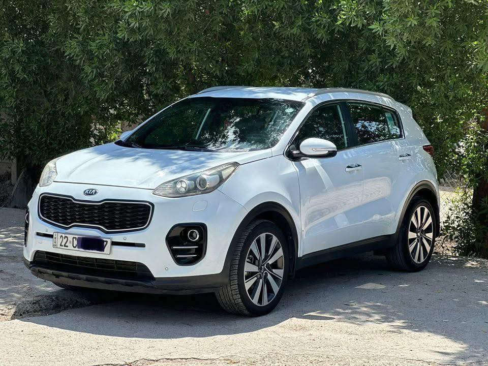 كيا سبورتج خليجي 2017  السيارة بدون حادث فقط بدون صبغ فقط بارد مفتوح محرك مبدل بي ضاغطة وزنجيل 
السعر 160 وبي مجال بغداد حي القاهرة 
***********
