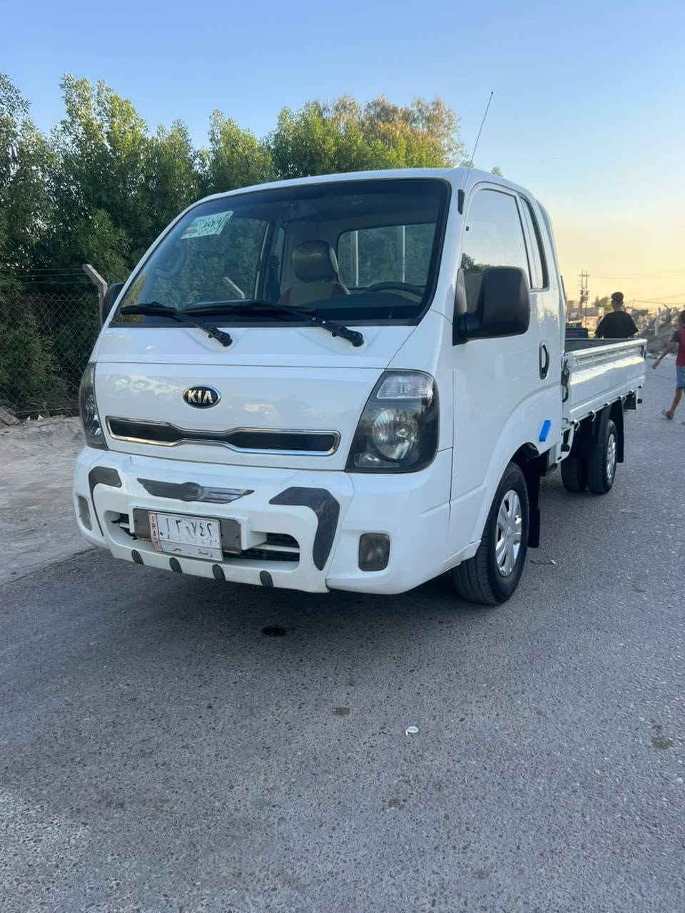 السلام عليكم كيه موديل 15 رقم واسط محرك 2700 السيارة جديدة كلش بدون صبغ بدون تبديل بدون حادث محرك وكير وكسن وشاصي وكشر كفاله عامه تبريد ثلج تخم تاير جديد عنوان بغداد حي الامين السعر 110 وبيها مجال بصيط *********** اذ مو تحويل لا تخابرني

