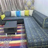 ديوان تركي مع طبله يصير سرير وبي مخزن ب 190 قفله 07765628713