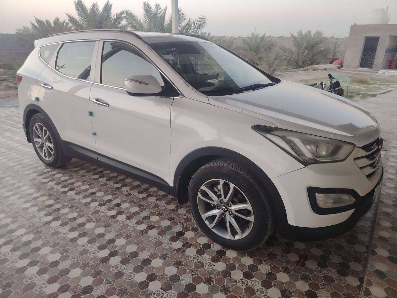 السلام عليكم احبتي سياره سنتافي خليجي مديل 2014 محركها 2400 دوش سياره خير من الله ٧ راكب بيها بارد قليل بصدر والجاملغ الخلفي سياره كلش حلوه ماشيه ١٠٦ حقيقي رقمها واسط مكاني ناصريه قضاء الرفاعي سعرها ١٦٥ وبيها مجال رقم الهاتف *********** تحياتي
