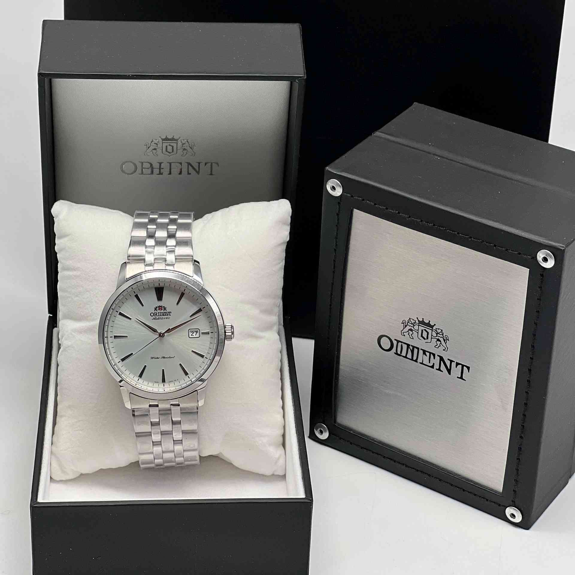 دكّة الساعچـي ⌚️
.
Orient — الاسم الياباني الذي يحمل سر الحرفة الحقيقية.

منذ ١٩٥٠، تصنع Orient ساعاتها بحركة أوتوماتيك داخلية بالكامل — لا تشتري محركها من أحد، تصنعه بيدها. هذا هو الفرق بين ماركة تبيع اسماً، وماركة تبيع فناً.

الكولكشن الجديد بـ٨ موديلات لكل شخصية:
 قمر وشمس على الداياله، رومانسية الوقت
🩵 Chrono سماوي — كرونوغراف حيوي، داياله فيروزي لافت
⚪🥇 Open Heart فضي/ذهبي — قلب مكشوف، ثنائي اللون الفاخر
⚫ Annual Calendar أسود — تقويم سنوي كامل، للرجل المنظم
🔴 Diver أحمر — غواص أوتوماتيك، أحمر جريء، مقاومة ٢٠ بار
⚪🥇 Open Heart أبيض/روز — أوتوماتيك ثنائي اللون، نافذة على الحركة
⚪ Classic فضي — نظيف، كلاسيكي، أبدي
🔴 Open Heart أحمر — الأجرأ في الكولكشن، داياله أحمر مكشوف
.
⌚️ Orient Automatic Collection
◽️ حركة أوتوماتيك يابانية ١٠٠٪
◽️ Made in Japan
◽️ بوكس فاخر مع كل موديل
◽️ مقاومة للماء
◽️ ٨ موديلات متنوعة

لمن يفهم — Orient ليست بديلاً، هي خيار 🇯🇵
للحجز والاستفسار دايركت او على الواتساب 📲
يتوفر توصيل لجميع المحافظات 🚚
#العراق #viral #reels #trending #luxury. دكّة الساعچي


**إذا كنت صاحب هذا الإعلان وتريد حذفه لأي سبب، رجاءا أرسل رسالة إلى الدعم الفني**