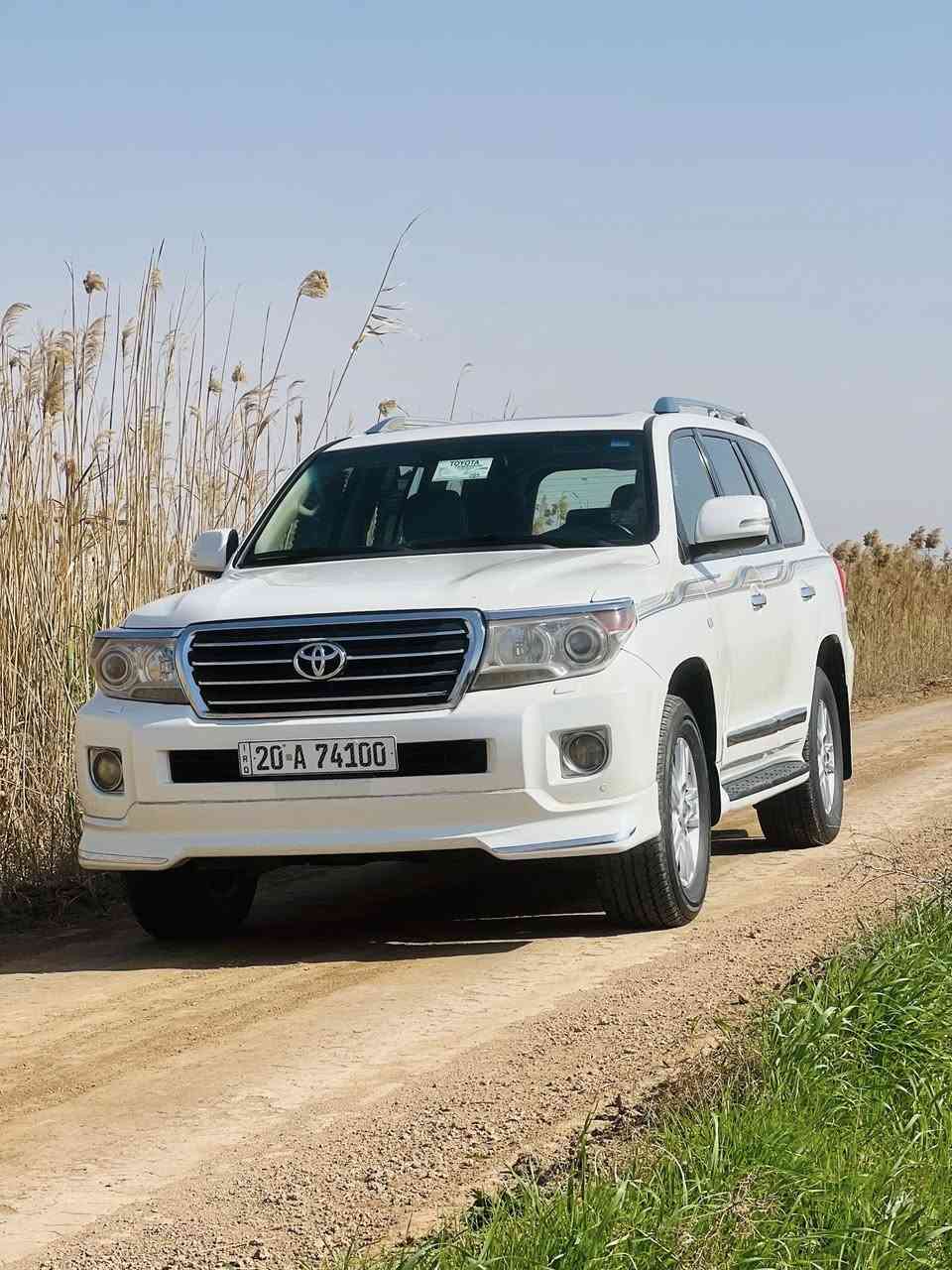 السلام عليكم  للبيع لاندكروز 2010 
رقم ديالى بسمي
كير محرك صدر امامي خلفي تخم تاير تبريد منضومه زنون
السياره جاهزه ع اخر 
مكان السياره بغداد 
السعر 290
***********
