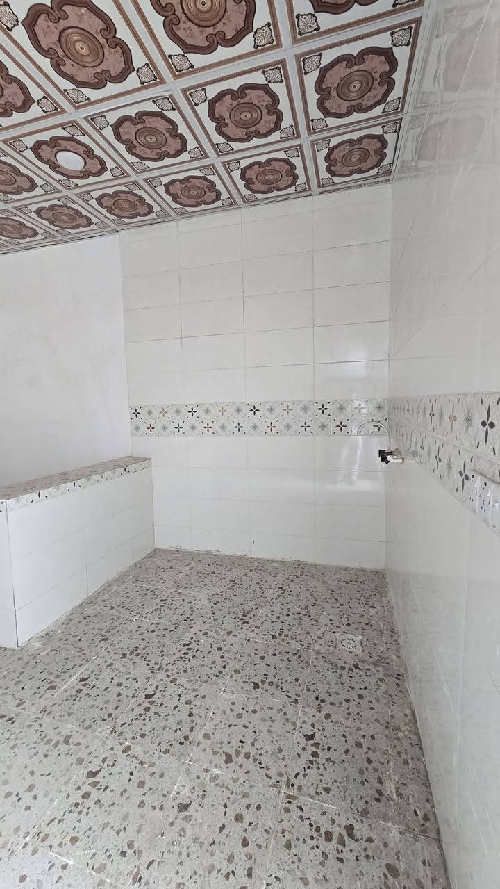 ♛ياﷲ دار للبيع مساحه ١٠٠م  بيت فارغ
♛اساس تجعيب لبناء بلوك السقف عكاده  بدون درج ولاتشاريف 
♛ سعر الدار 22 مليون  بيت جديد
♛غرفه صاله  استقبال  مطبخ صحيات طارمه
♛العنوان الكوفه البراكية  شارع المطار القديم مقابل مدرسة القصوى الاهليه ***********
