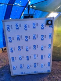 ورحمه الله وبركاته  يوجد بيت زجاجي 9 اقواس مع ليلون  ويوجد فقاسه كامله...