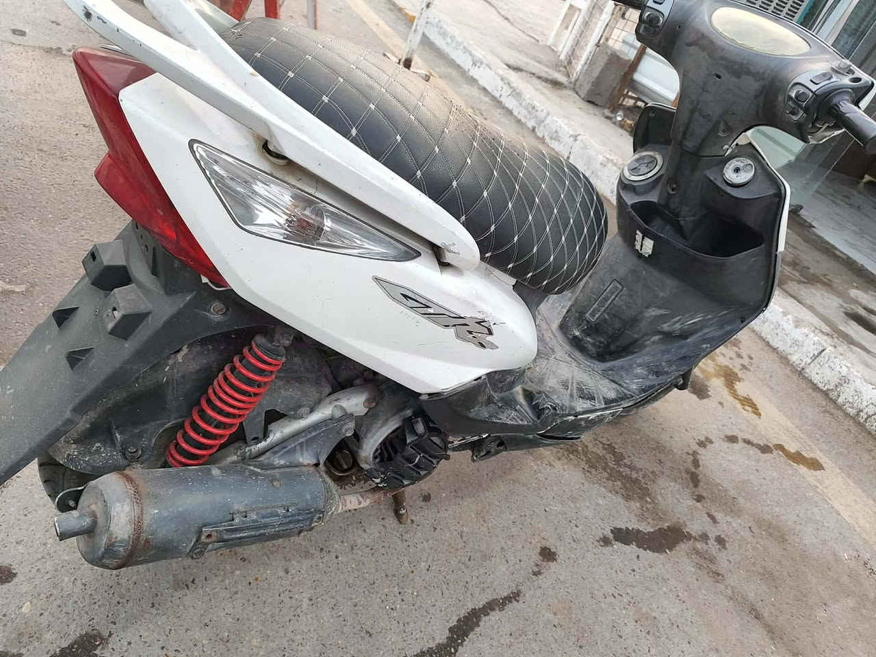 السلام عليكم ثعلب للبيع سعر 300للف قفل مكاني بغداد ساحه عدن شغاله سلف هندر كهربائيات كله كامله بيه صوت مال زنجيل كلش خفيف هاتف ***********
