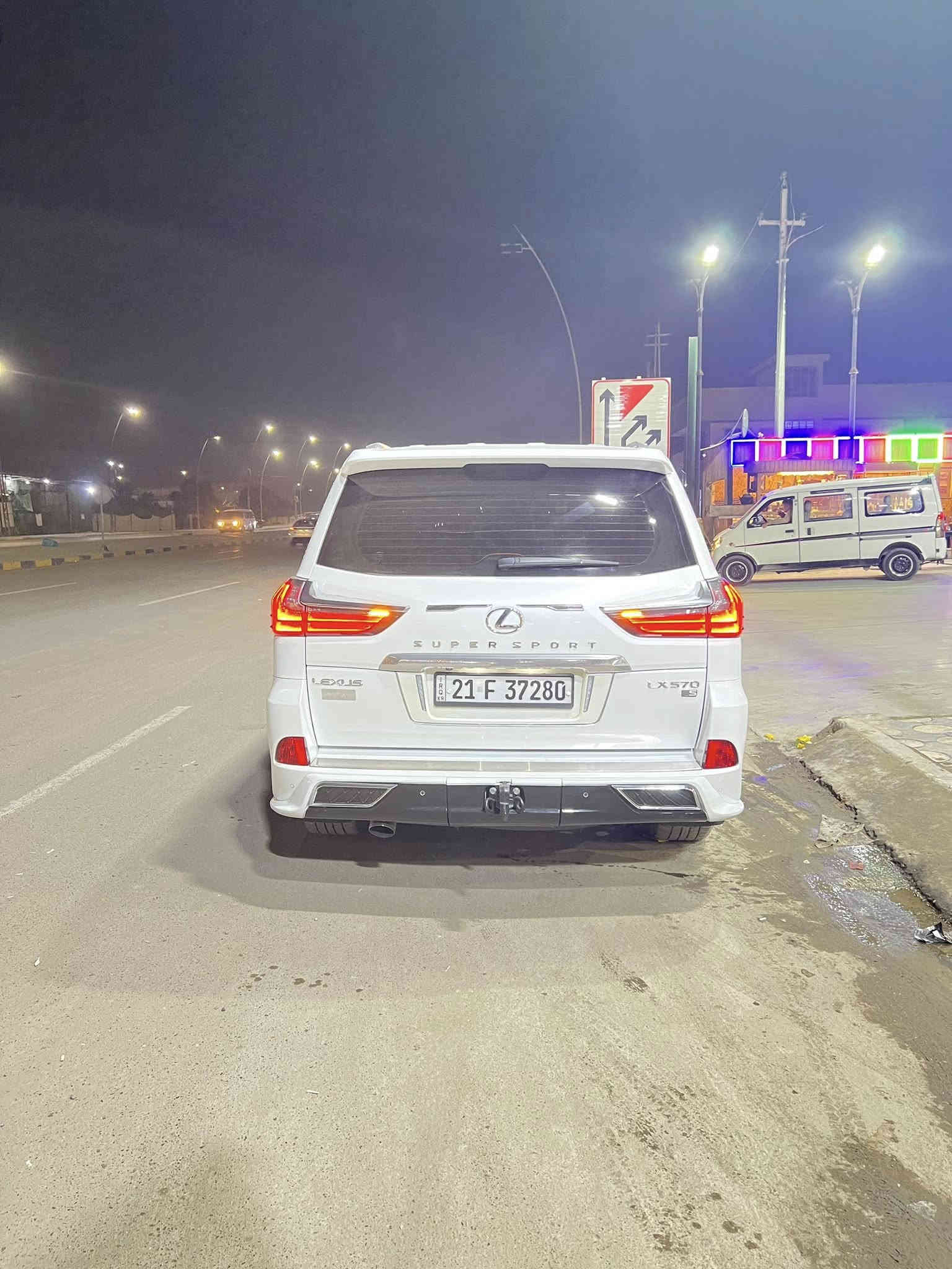 سلام عليكم لكزز للبيع مو ديل 2016 مكفوله كفاله عامه من كلشي مايشه 100 سياره كلش جديده فول مو اصفات للخير يعني مزوعه مو اصفات مكان بغداد رقم سليمانيه بسمي تحويل 
***********
