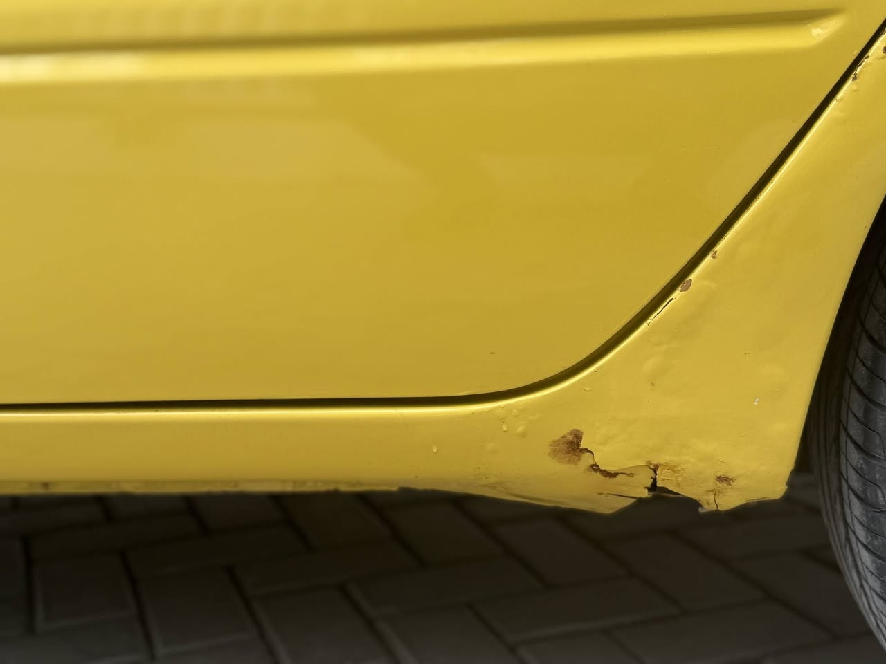 السلام عليكم ورحمة للبيع لانسر موديل 13 مكفولة كير مكينة 2000 صدر تبريد تخم تاير  بيها طخة بسيطة بقبق الصندوك نفسة معدلي السعر 82 وبيها مجال للاستفسار ***********
