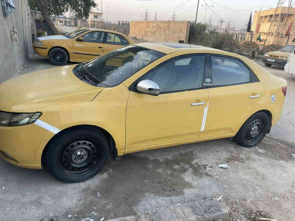 السلام عليكم كيه فورتي 2010 حادثه جاملغ امامي الغد شوي منه رقم ديالى مصفره بيع او مراوس بستاركس 2007 سعره 77 رقم *********** مكان سياره بغداد
