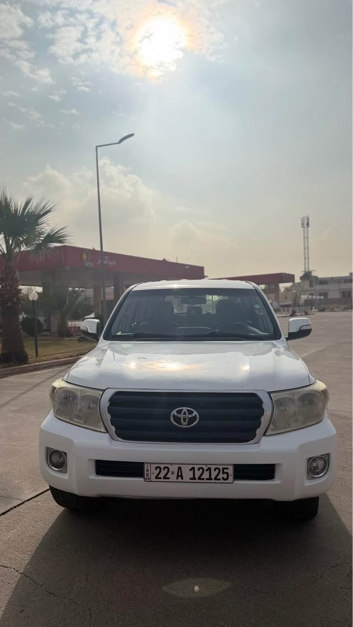 وەنەوشە ٢٠٠٩ گیر عادی 
٤ پارچە سبوخ کەمیک ناوەوەی گرتە و شانسی بە شەرت
٢ جیی بچوک ساردهی
گیر و مەکینە  و ئەکسل بەشەرت مەکینەی کرایتەوە بی عەیبە بە شەری ١٠٠٠ فیتەر 
یەک دینار مەسرەفی تیدا نیە 
نرخی٢٢٢ وەرەقە و مەجال
*********** أربيل, العراق
