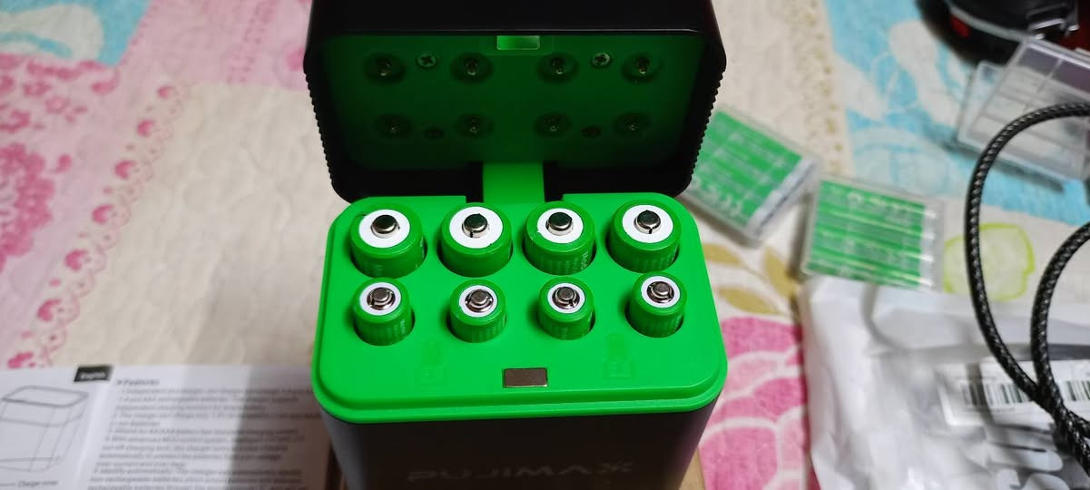 قاعده شحن بيها بطاريات جديدة لوك ليثيوم شحن  بيها بطاريات ريمونت 4 وقلم ساعه 4بيها اصليه سعرهم 30الف
وبطاريات قلم عدد6 شحن تابسي ام علبه سعرهم 15الف
• مكان حي عامل بغداد***********  واتساب
***********
