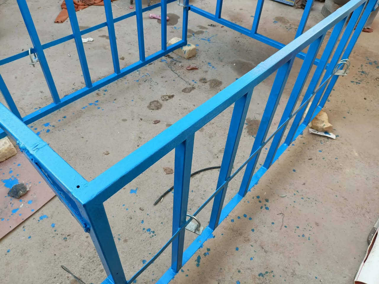 السلام عليكم محجر للبيع مال دايوان
***********
