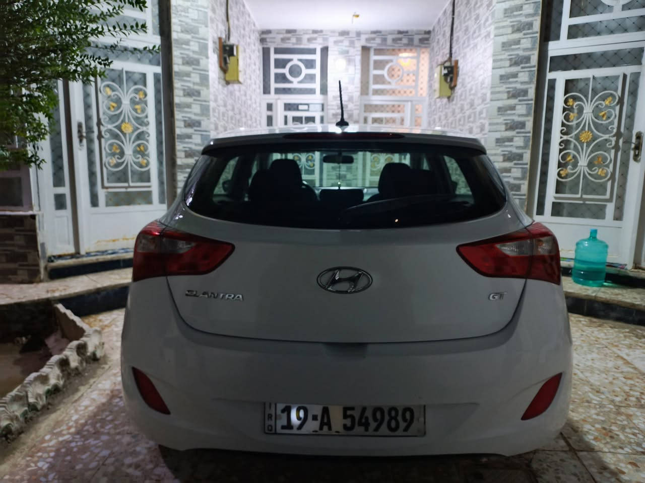 السلام عليكم 

الالنترا هاشباك 2017 وارد امريكي 
فئة GT 
محرك 2.0 GDI فوك نضافة 
حادثهة من امريكا بنيد ومصلح نفسة 
فول نضافة تبريد ثلج شلعة سرعة الاستجابة فورية 
خاصية بلوتوث مانع انزلاق والى اخره.... 
سوناره موجود 
رايدهةب105وبيهة مجال لطيبين. 
ارقام الاتصال 
***********
***********
