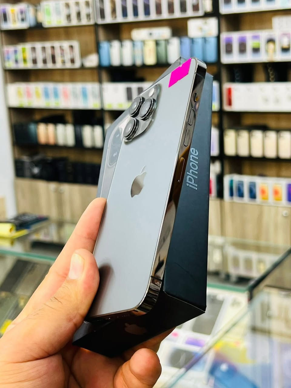 ايفون 13 برو ماكس ذاكره 256 بطاريه 85 بلاديه جهاز جدا نضيف غير داخل صيانه مكفول من كلشي السعر 680 الف اي استفسار الاتصال ع الرقم او مراسله الصفحه ***********
