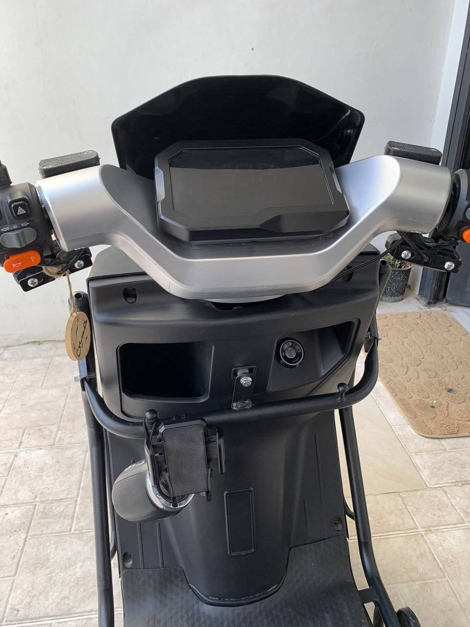 السلام عليكم 🤎

ماطور شحن 🔋⚡

للبيع فقط ⚠

مواصفات:

1. ملف 2000 واط حقيقي 😍
2. باتريات 6 دبل 32  A😉
3. لايت عالي ناصي قوي 💪
4. بريكات هيدروليك قوي 💪
5. صندوق 📦 أمامي خلفي 
6. نظام P بك و أمان 🩵
7. سرعه حقيقي 65 و بل شاشه 99🩵
8. شاشه تحديد العطل 🩷
9. مري عدد 2🫸🫷
10. اشاير يمين يسار 🫸🫷
11. دبل إشارة 🫨
12. درع حمايه 🫥
13. دبل سويج وبصمه🩵 
14.  4 سرع 🔥🔥
15. بريك دسك 🔥
16. تايرات جدد 🔥🔥
17.نضافه 95% 🔥🔥🔥

الرجاء إذا مو شراي لا تتصل 

التواصل فقط اتصال علا الرقم المثبت 

***********
