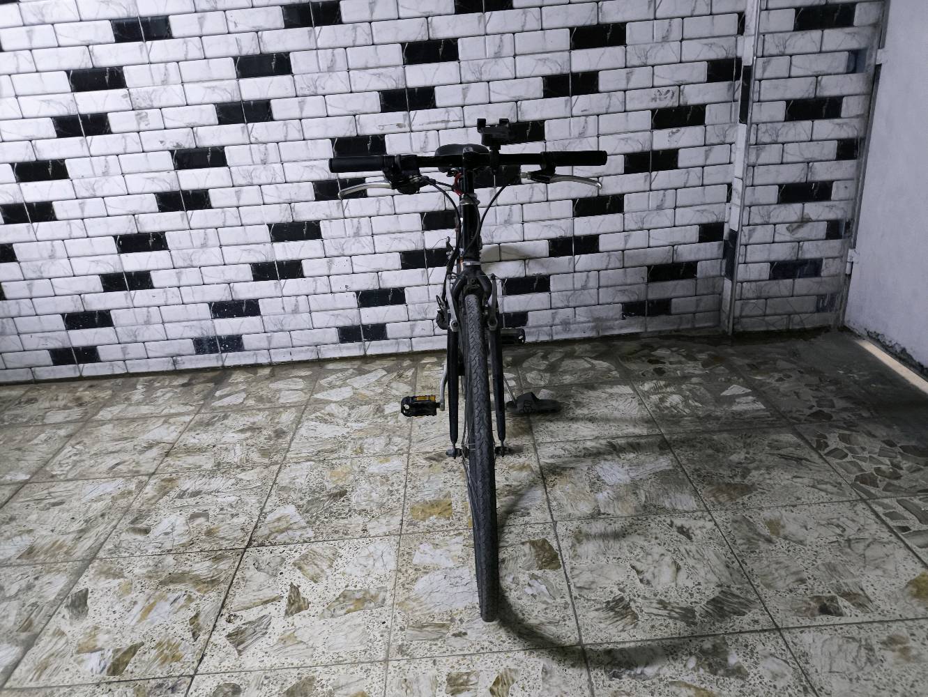 السلام عليكم
 بايسكل c700 للبيع حجم 27 مكينة الخلفية 
7 نمر والامامية 3 نمر يجي ويا ستاند مبايل  بسعر 120 الف وبية مجال العنوان بغداد مدينة الصدر قطاع 3  للتواصل علة الرقم واتساب