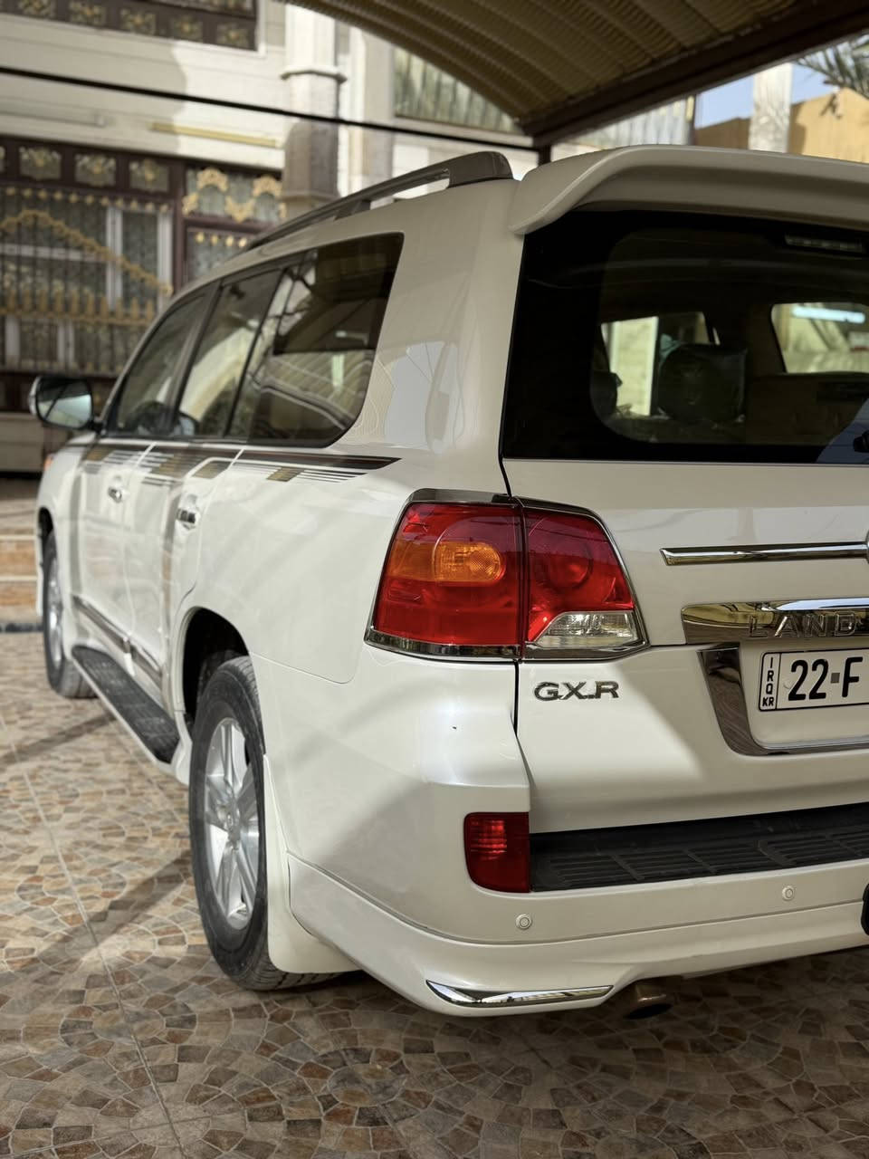 السلام عليكم  لاندكروز 2014 بريم اصل فول مواصفات 1/1 السياره جديده مكفوله كفاله عامه كير محرك كفاله 
6 سلندر
 رقم اربيل  بسمي  تحويل او وكاله ثاني يوم 
ماشية 97 الف حقيقي شرط ع الفحص
السياره جديده بمعنى الكلمه
اللون ابيض صدفي
‏‎ مواصفات/ 
كشنات جلد 
كشن كهرباء
سلايت روف 
فور ويل 
ابواب بصمتين
اشاير مري
زراك لايت
حساس امامي خلفي
تبريد ثلاث قطع 
ثلاجه
‏‎تحكم استيرن 
مري قلابه
مري شفط
زراگات لايت 
طفايه
الى اخره مواصفات البريم  المعروفه
تخم تايرات دنلوب 
اسبيرها مانازل
السياره معروضه 38500 دولار
3 شدات و 85 ورقه
‭ ‭0771 132 5776‬ ‬ ‭
المكان بابل
مكلف بالنشر فقط
