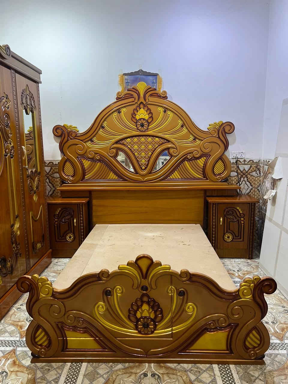 غرفه نجاره تسكام ام السته جديده كلش زلغ واحد مابيه سعر 750 نهايته عنوان سوك الشيوخ حي العسكري رقم ***********
