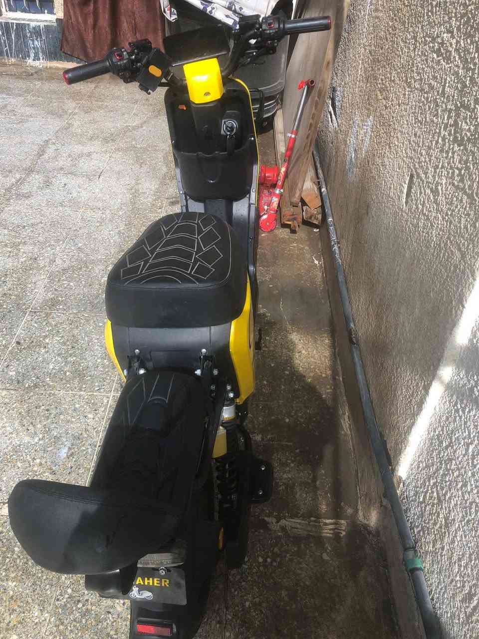 السلام عليكم R9
للبيع جديده 
نضيفه بطاريات 5 
ملف 1200
كامله فول 
استفسار رقم ***********
تحياتي 🌹
