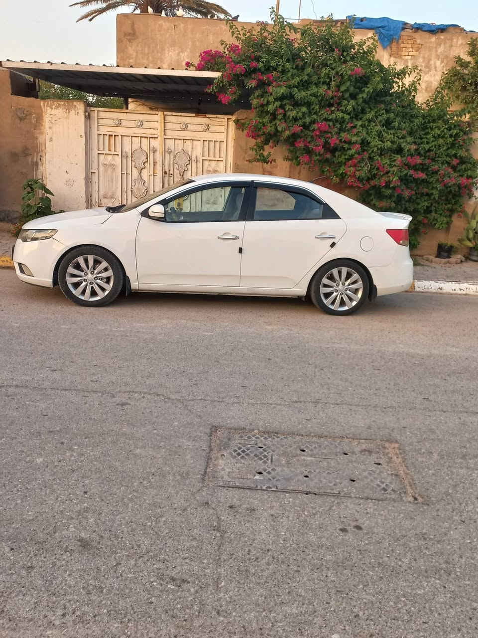 للبيع سيراتو موديل ١١
مال جناي شاشه كامره خلفيه تحكم ستيرآ 
بيه ٣ قطع رش بدون دواخل سنويه جديده لحد ٣٠ جماليه 
السعر ٨٨ / ***********
