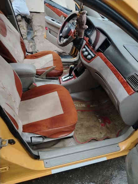 السلام عليكم ليفان للبيع 2011 مكينه كير عل فحص كير اتوماتيك بيها ضربه بل صندوك مصلحه  او بيها ضربه من كدام مصلحه طخم جديد كاربون بانزين شرط تحويل سنويه لي   2030 مشروع وطني  سعرها ٣٦ بيها مجال ***********
