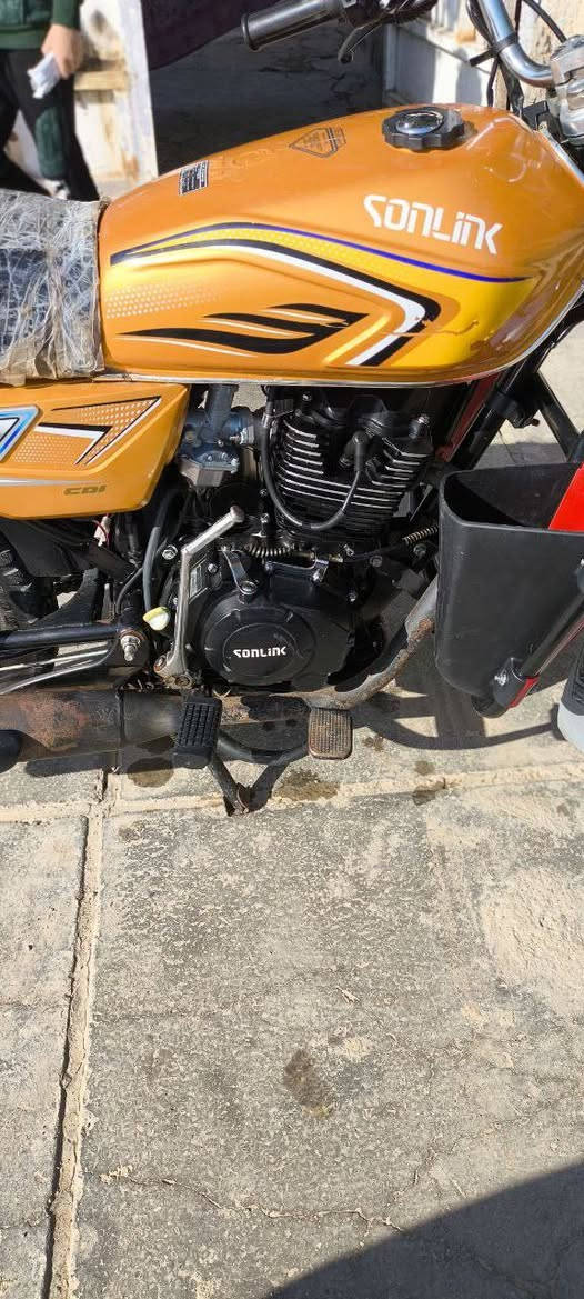 سلام عليكم دراجه سيفان سونك خمس كير موديل 25 دراجه كلش نضيفه مكينه 200 ضاغطه وزنجيل شاشه محتركه وراق دراجه ضاعن مني ابيع مكفوله تكاتب وياك دراجه جاهزه سعر700
تواصل ‏‪0777 236 0253‬‏
