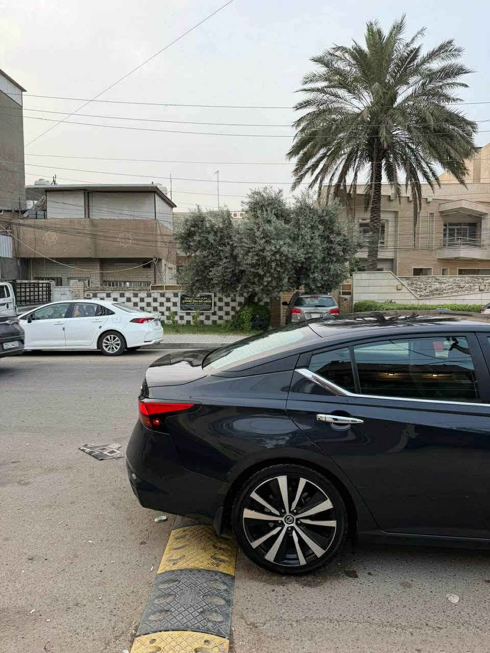 السلام عليكم
نيسان التيما 2022
فول مواصفات بدون فتحه 
شاشه كبيره
كشن كهرباء
بصمه 
تشغيل عن بعد 
بصمه ابواب
سستم سماعات
لد نهاري 
ويل ١٩
رادار خلفي وامامي 
وجانبي وتحديد مسار 
مراوس بجالنجر فقط
حادثها بامريكا بنيد هنا بالعراق باب سايق صبغ وعكس سايق بابتين شويه بداير جاملغ خلفي pdr  وتكحيل لا لغد لا شاصي لا داخل كير مكينه بلا
مكاني الكرخ السيديه 
***********
