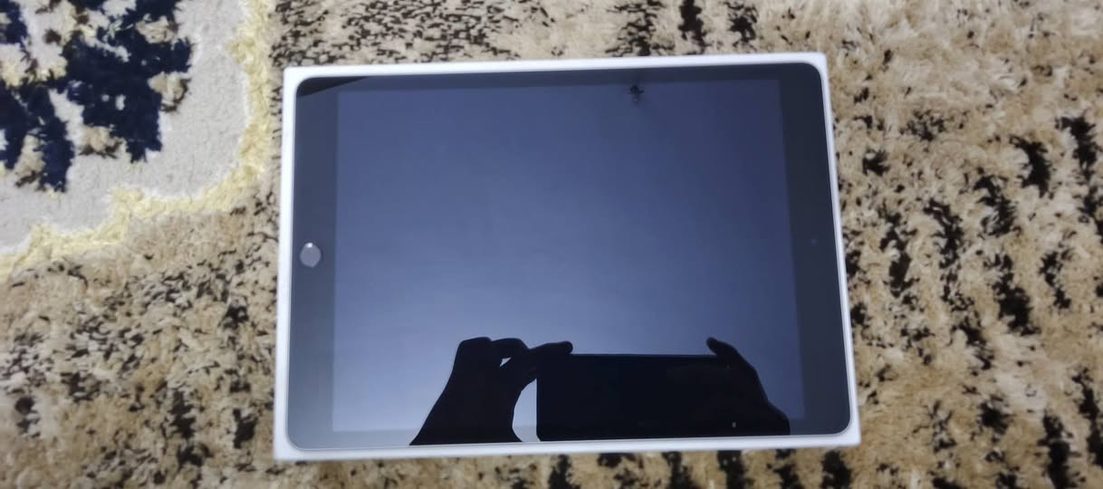 ايباد 9 لللبع مستخدم قليل كلش بطاريه 98 مشحون 70 مره شرط تفحص وتاخذ من باب البيت العنوان بغداد مدينه الصدر السعر 300 ***********
