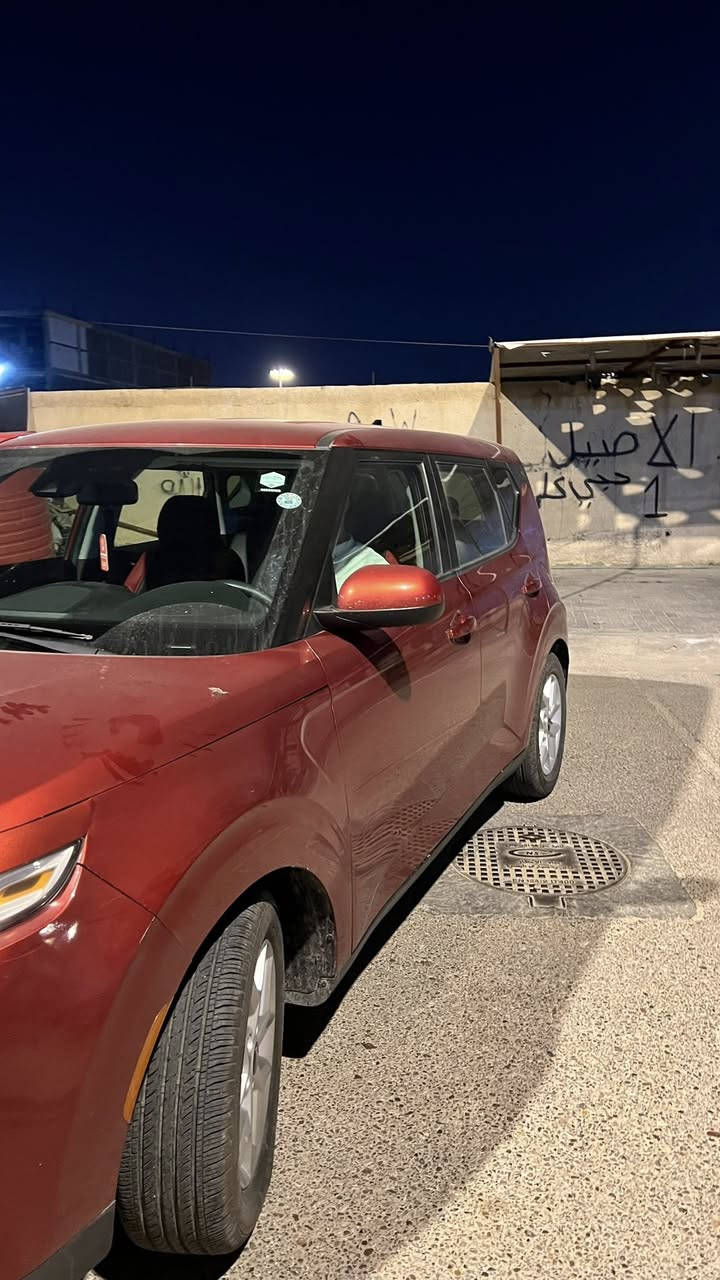 السلام عليكم كيا صول 2023 وارد امريكي الضرر فقط دعاميه  باقي السياره كفاله ماشيه 50k مكان السياره بصره قبله حي المهندسين ***********
