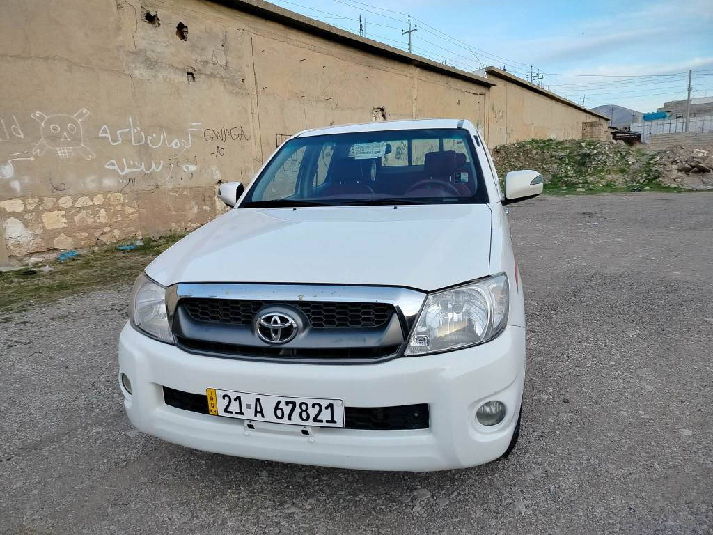 تۆێتا مەرزیە 2011
ئۆتۆماتیک ناو سور
سەنەوی تا نزیکی 2030 نوێیە
بە ناوی خۆمانە
یەک پەڵەی بچوک بۆیاخی هەیە
پێشو دوا کەپس
مەکینەی نەکراوەتەوە
گێڕو مەکینەو ئەکسل بەشەرت
ویلی بیلادی چوار تایەی مەزبوت
هەموو گیانی بەشەرت

سیعر// 188 گەڵاو کەمێ مەجال

شوێن//هەڵەبجەی شەهید
***********
*********** حلبجة, السليمانية
