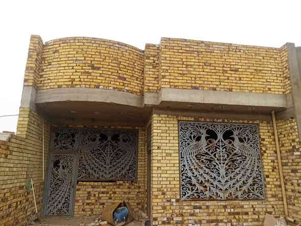 بيت هيكل بناء درجه اولى طابوگه وحداديه مال جناي مو سوگي المساحه 200متر السعر 35وبي مجال الاتصال ***********
المكان مقابل الملحق قرية الغدير خدمات فول
