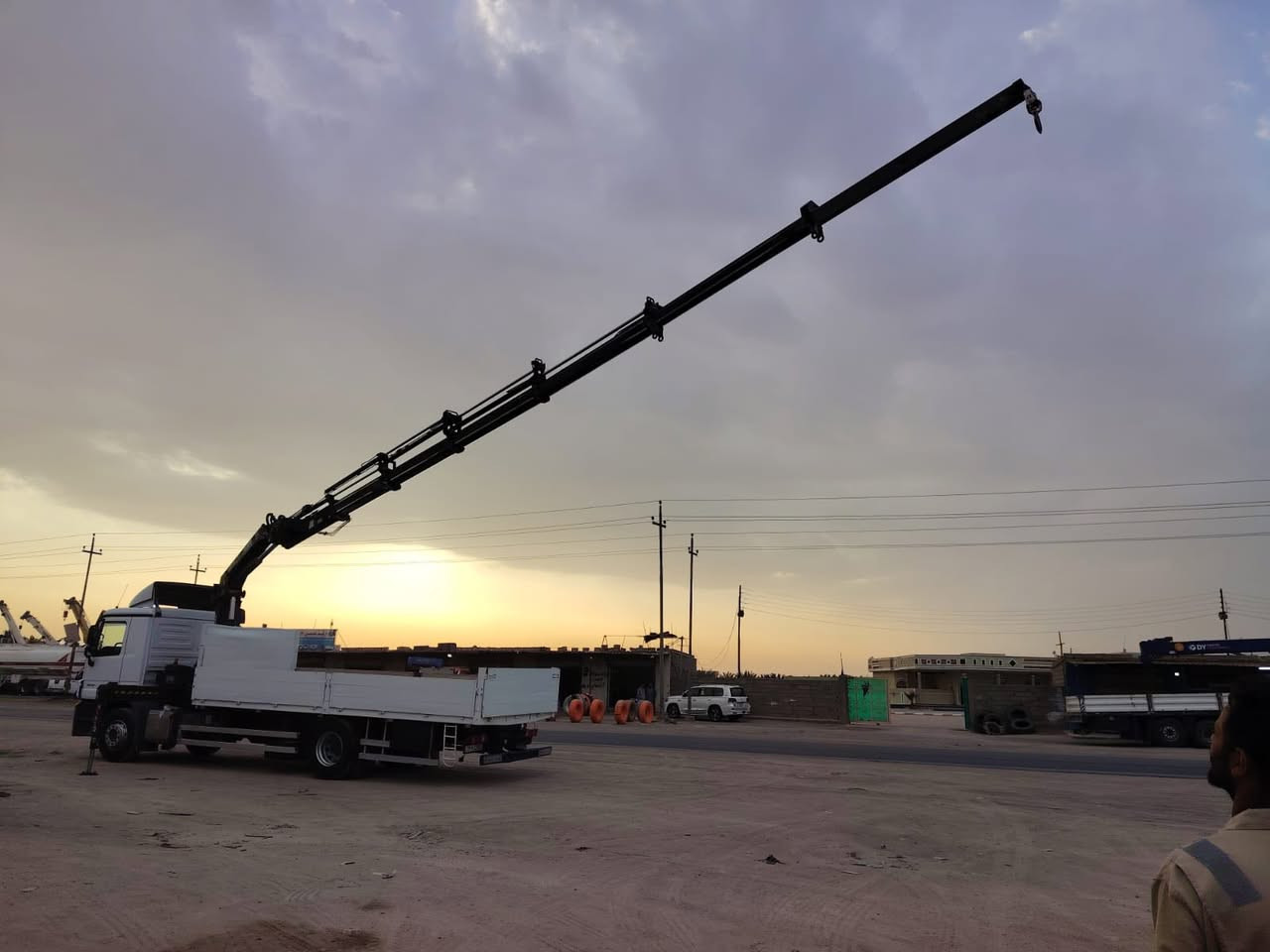 اكتروز موديل ٢٠١١سنويه جديده  كرين موديل ٢٠٠٨فول سيفتي ٥سلايت واحد يدوي الكرين ٨طن لليع ***********
