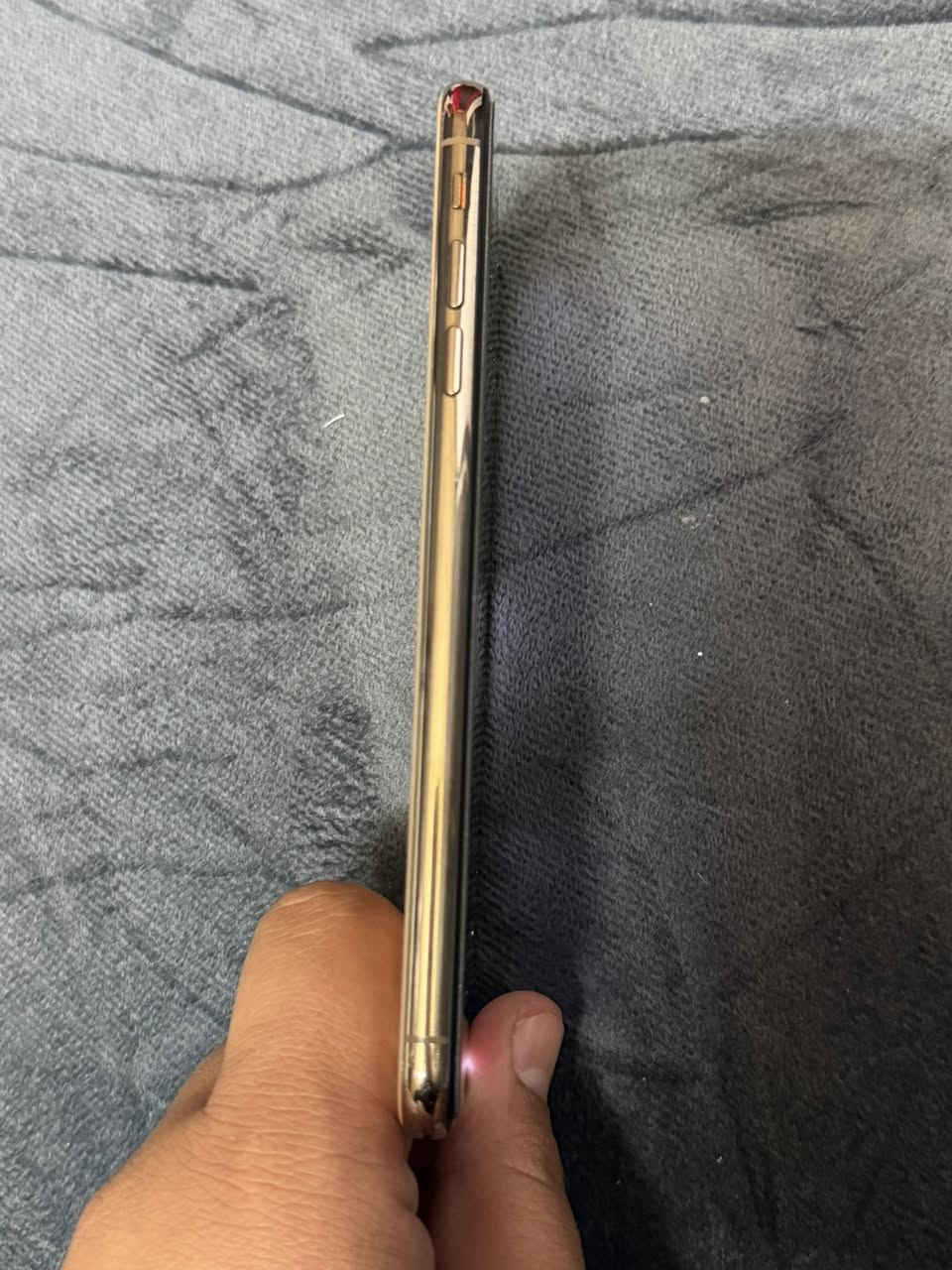 السلام عليكم.      ايفون XS MAX
تلفون جديد زلغ مابي مبدل بي بس شاشة مال تفصيخ فيس ايدي شغال لون شمباني ذاكرة 64 بطارية 76 الجهاز صرفه حلو مايفقد شحن بس جهاز ماكو ويا ايشيء وتحياتي♥️
مكاني بغداد الطوبجي
***********
