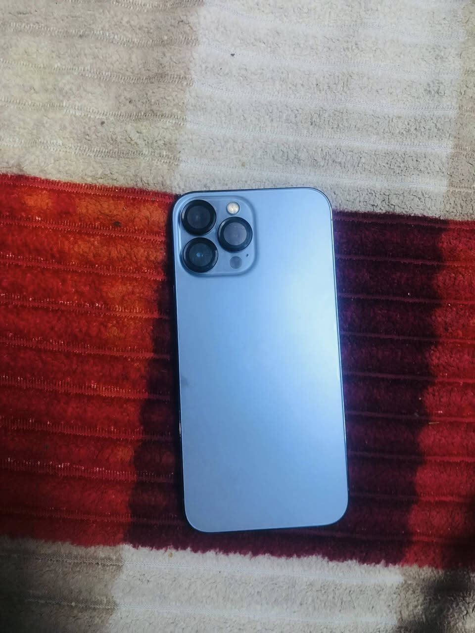 السلام عليكم ١٣ برو ماكس ذاكره ٢٥٦ مبدل فقط كامره اصليه بطاريه ٨٣ مستعجل ع بيعته السعر ٥٢٥ وبي مجال التواصل ***********
