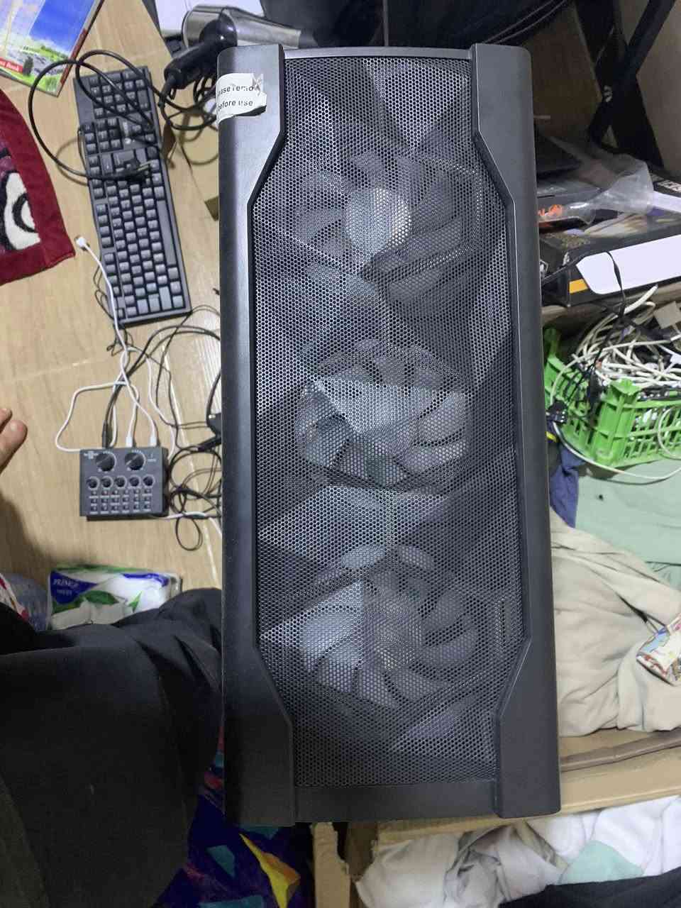 كارت gtx1050 ti شغال جديد ويا القرص مالته 

كيس rgb اربع فانات شفاف ويا كلشي يخصة كامل الملحقات مع اربع فانات 

Power splay بور سبلاي 650 واط شغال كلشي ما بي 

بورد كامل B250 plus ddr4 شغال كامل ويا اربع قطع رام ثين مركب كورسير 8*2 و ثنين جديدات هايبر x 8*2 ويا مبرد يركب على المعالج جديد شغال كامل بشرط
تواصل خاص او واتساب ***********
