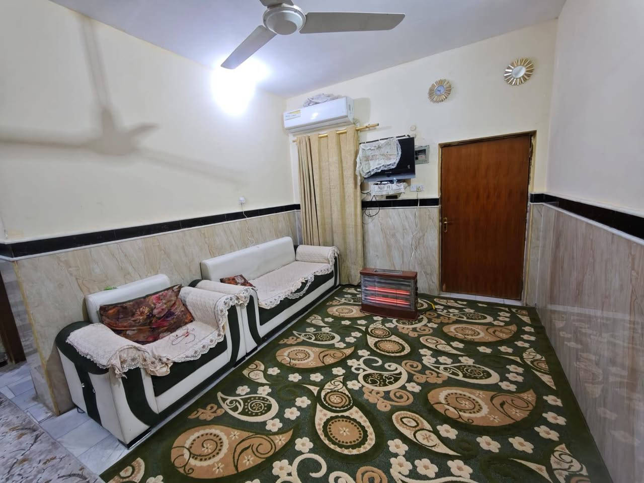 بيت للبيع منطقه 
مغـربه بضهر شارع 50
مساحة 140 ركن طابقين
الطابق الأول 
غرفة نوم + مطبخ +صاله
أستقبال+ صحيات+ منور
الطابق الثاني
ثلاث غرف نوم + صحيات
الطابق الثالث 
مخزن + سطح ايزوكام .
175 مليون سعره بيه مجال بسيط 
للاستفسار *********** ☎️🤳 كوله من طرف مندوبه ليان امانه
