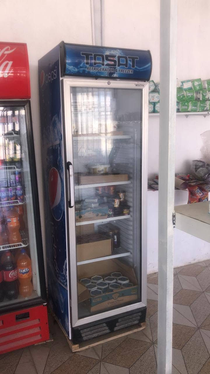 السلام عليكم 
ثلاجه مع ٣ برادات جدد استعمال اقل السنه
السعر حسب السوك لان ما اعرف الأسعار بالي يرضى الله.
#البيع كلهن معا
***********
