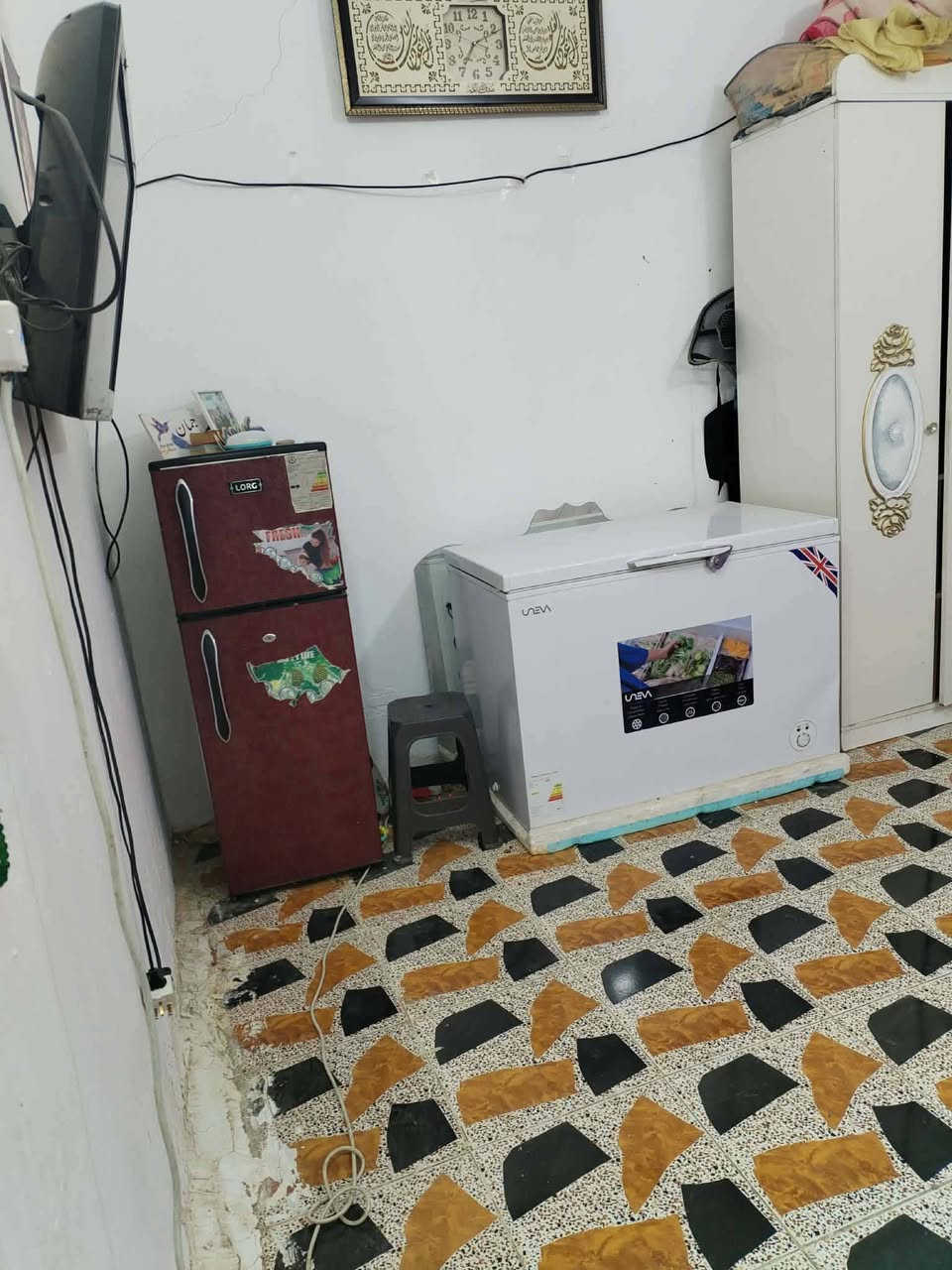 سلام عليكم بيت مساحة 200 متر 10*20 حي الامين بشارع السادة الفؤاديين كافة الخدمات ماء ومجاري وكهرباء وتبليط سعره 37 مع الاثاث بيع مستعجل 
 
علما تأسيس ماء ومجاري وكهرباء كله جديد وبناء مجمع صحيات جديد 
لاستفسار اتصال عل رقم 
***********
