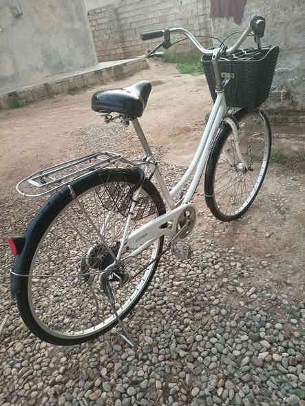 سلام عليكم
بايسكل للبيع حجم 27
تبديلات عين سحريه البوسكل نضيف 
مثل ما موضح بل صور 
السعر 95 وبي مجال  للطيبين ❤
متواجد خاص 
او الاتصال على الرقم ***********
