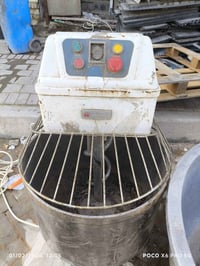 من رخصه الادمن عندي اغراض مطعم  مثارمه لحم كبيرة عجانه كبيرة  عجانه وس...