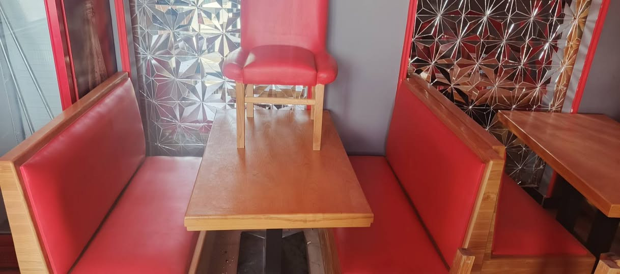 جلسات عدد 3 و طبلة 2 و كرسي عدد 2 جدد صار شهر ***********
