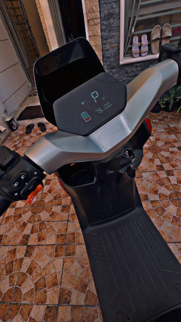 سلام عليكم دراجه  شحن اباجي ام عيون للبيع. ٦ بطاريات. سرعه ٧٠ حقيقي ٣ سرع   نضام  R بيها لون الماروني السعر ٧٢٠ وبيها مجال مكاني بغداد البنوك ***********
