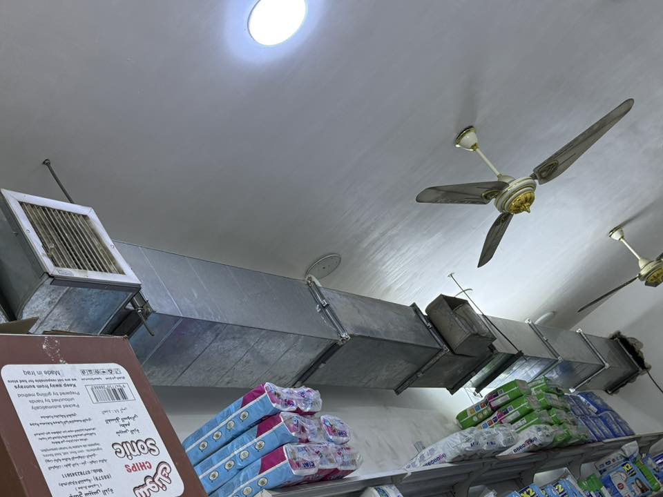 سلام عليكم يوجد تكت البيع مال مبرده مكان بغداد محموديه طول دكت 13 متر عرض 30*30 وبي 40*40 الاستفسار الاتصال على رقم *********** / ***********
