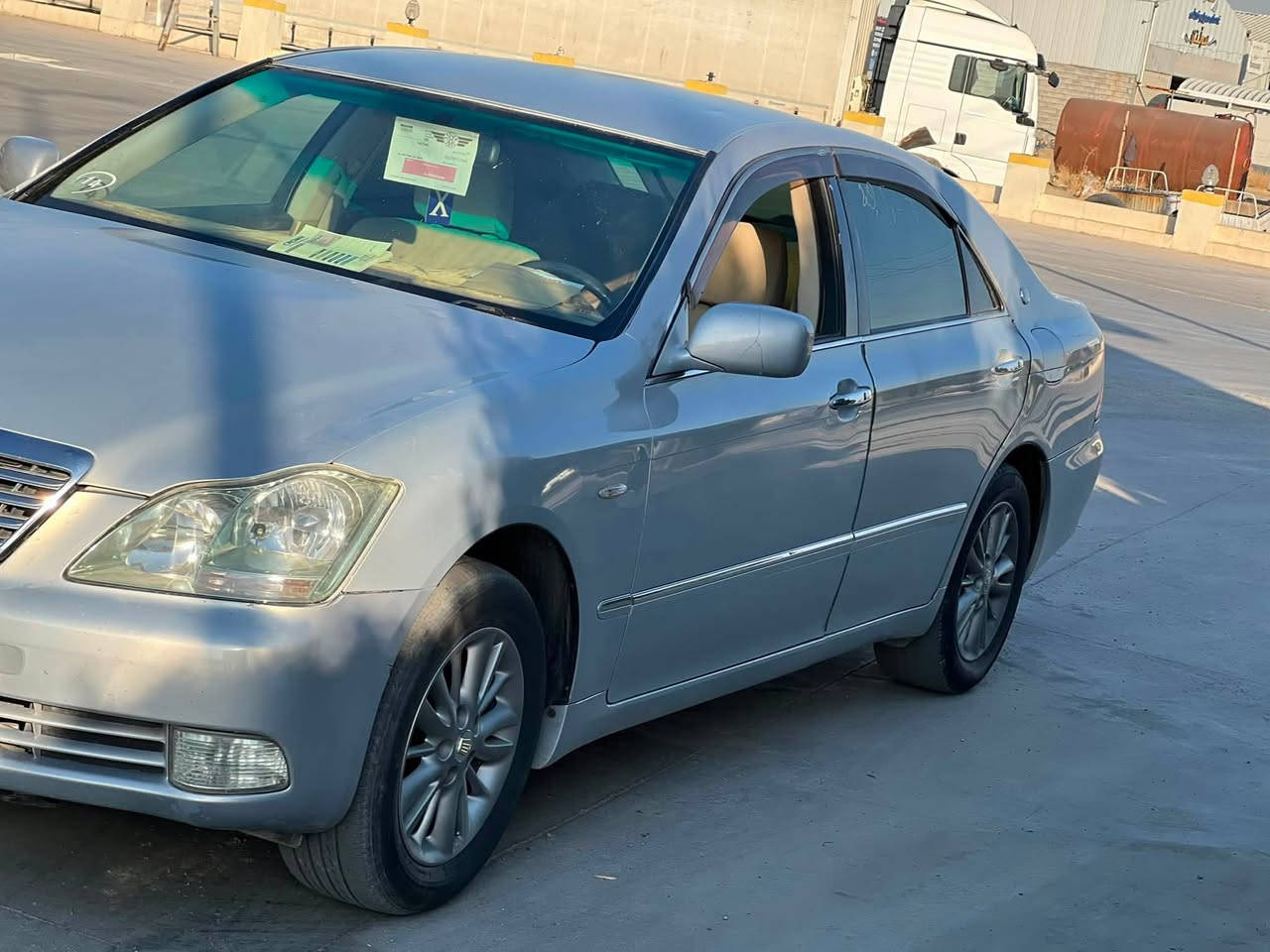 شاهينة براوة ١٨٢ بي دوكةل ٣ دووكمةي بةردة
ناوزةرد كامل مةسروف 
بريك بةسراو ساردو كةرم مةزبوت
كوني گةرمي گيراوة ناو داشبول و فؤرميكاي سفر 
سوكاني دةليت ئاوة يةك گلؤپي ناو داشبولي نية تةقةو رةقةي بةشةرت 
ويل نةوتية داعم ليدراو كةفةر گؤراو شةنسي كؤسةرة بةشةرت سةيارةكة كؤدي هةية سيعري ٤٨ مةجاليكي برايانة لةهةلبجةي تازةم ***********

