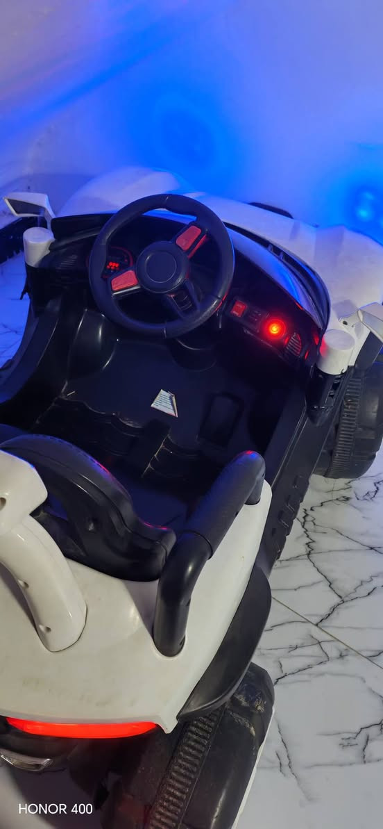 سياره شحن للبيع
شغله ريمون وعادي 
سعر مناسب اتصل على ***********
